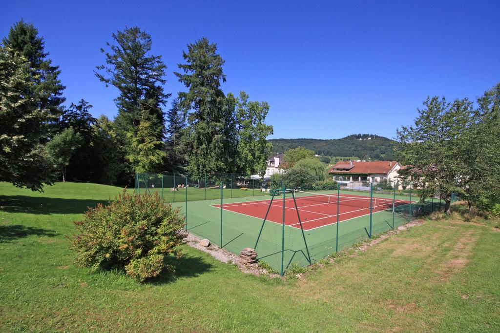 Logis La Residence Le Val-dʼAjol Екстериор снимка